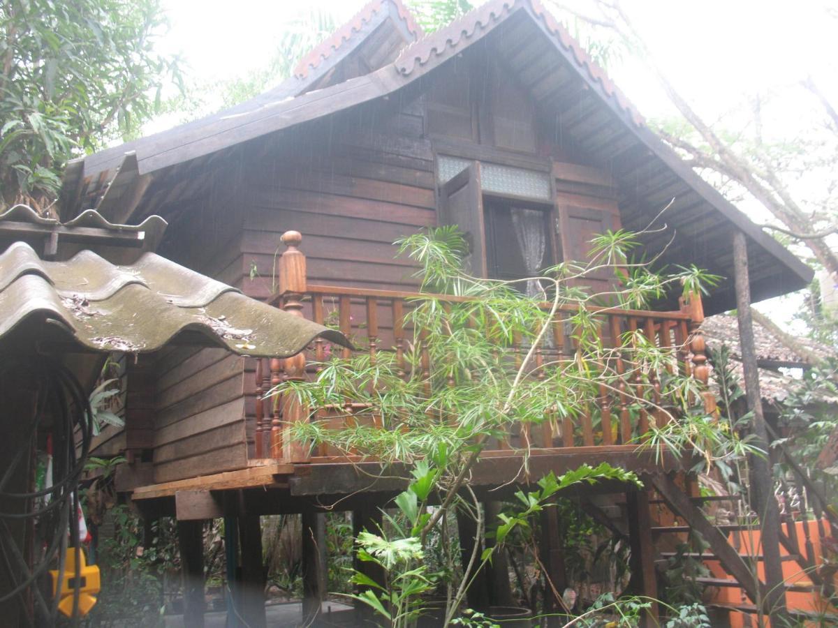 Teak House Chiang Mai Hotel Ngoại thất bức ảnh