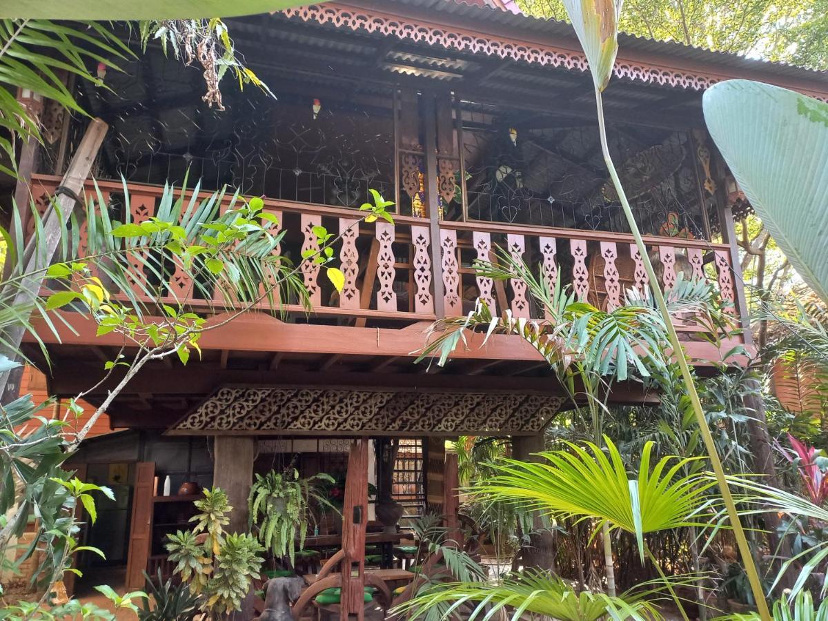 Teak House Chiang Mai Hotel Ngoại thất bức ảnh