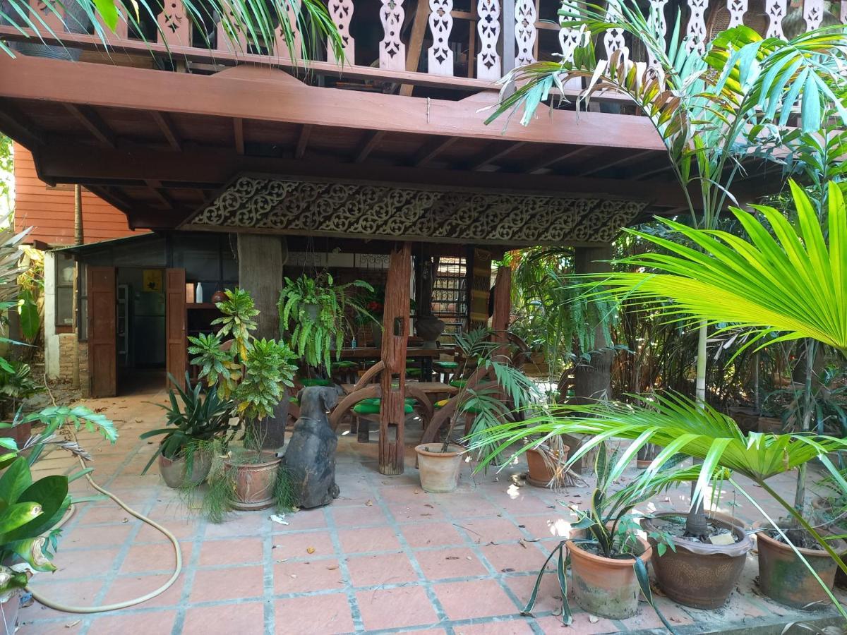 Teak House Chiang Mai Hotel Ngoại thất bức ảnh